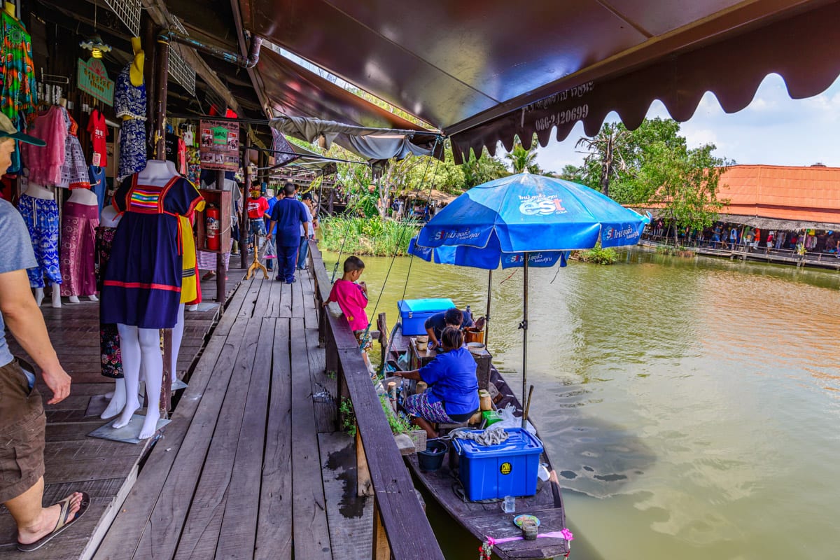 Ayothaya floating market